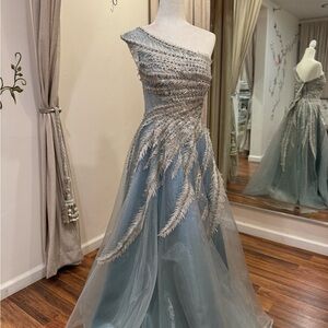 Brand new dress size 12 Luchilu